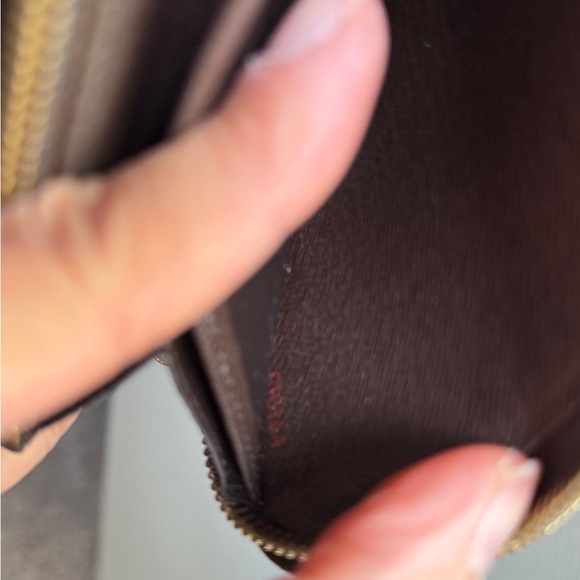 Authentic Louis Vuitton zippy wallet Damier - Picture 14 of 14